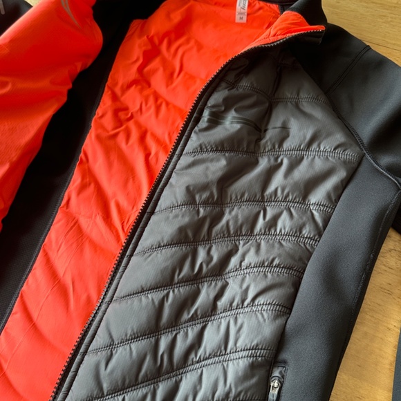 Women’s Saucony Tech Running Jacket - Picture 3 of 8